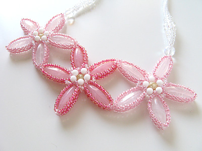 大きな桜ピンクの花3輪ネックレス