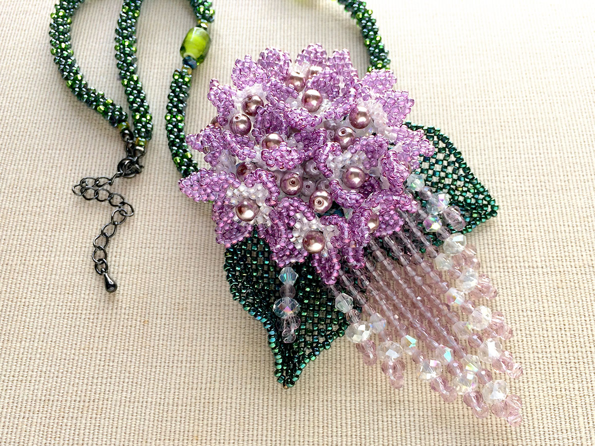 パープルの紫陽花ビーズネックレス